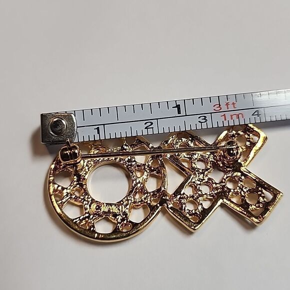 Gold Tone XO HUGS AND KISSES Brooch Signed AK - Picture 3 of 4